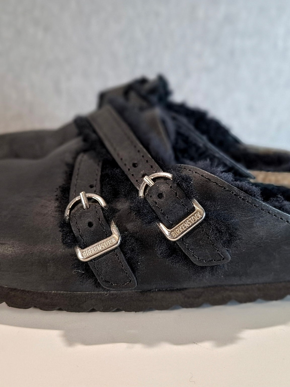 Birkenstock Y2K Black Shearling-Lined Clogs - Picture 2 of 9